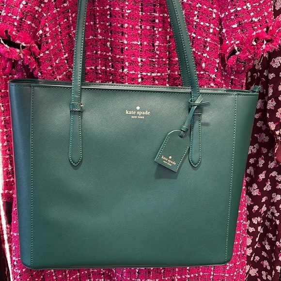Kate Spade Schuyler Medium Tote
Deep Jade - Picture 11 of 16